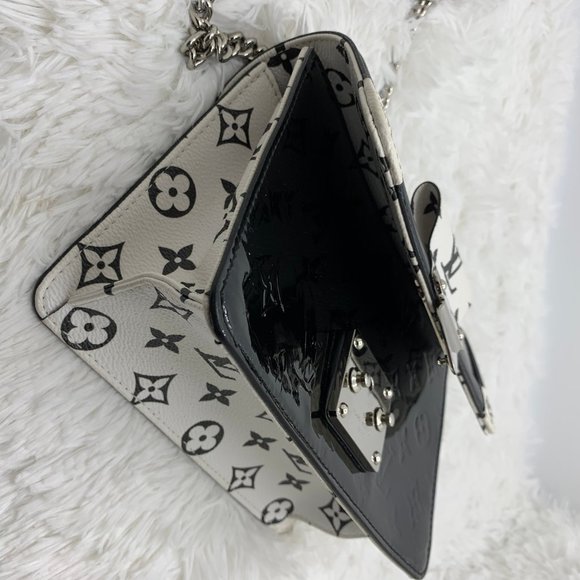 ❌SOLD❌ Louis Vuitton Wynwood Black Monogram Bag! - Picture 11 of 16